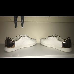 Comfy women’s sneakers